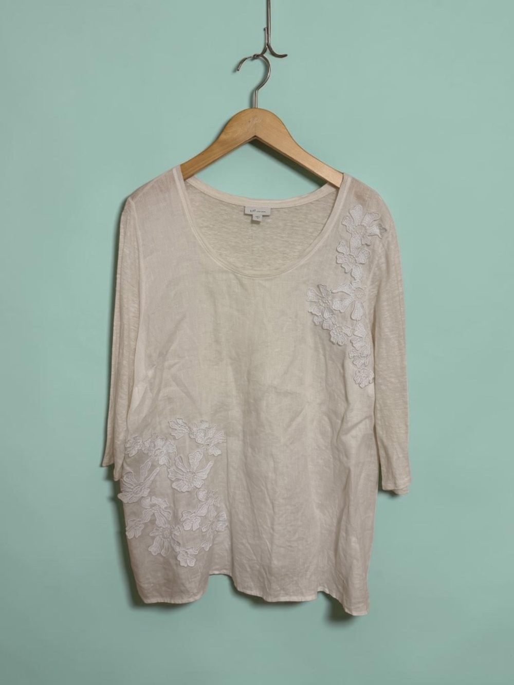 J JILL Love Line White Floral Appliqué Top   size CL